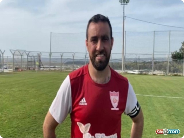 שחקן ומנהיג. עאמר מנסור